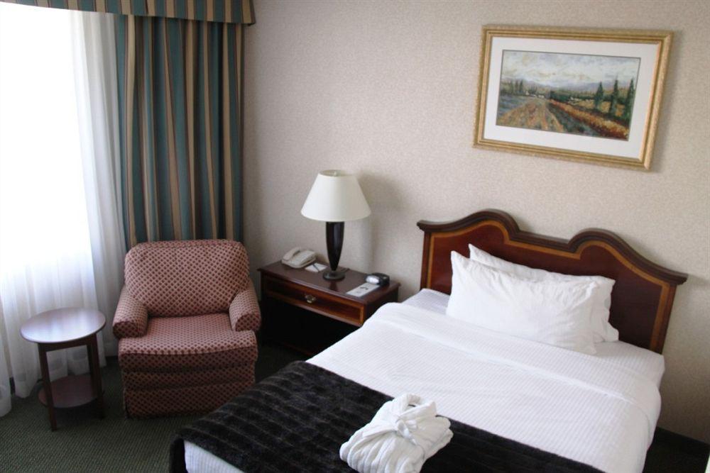 Sawridge Inn And Conference Centre Edmonton South Phòng bức ảnh